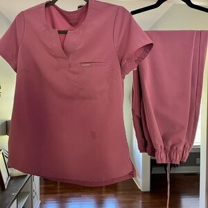 Jaanuu Mauve scrub set